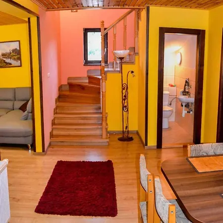 Feriehus Salas Goralsky Dvor Vila Nika